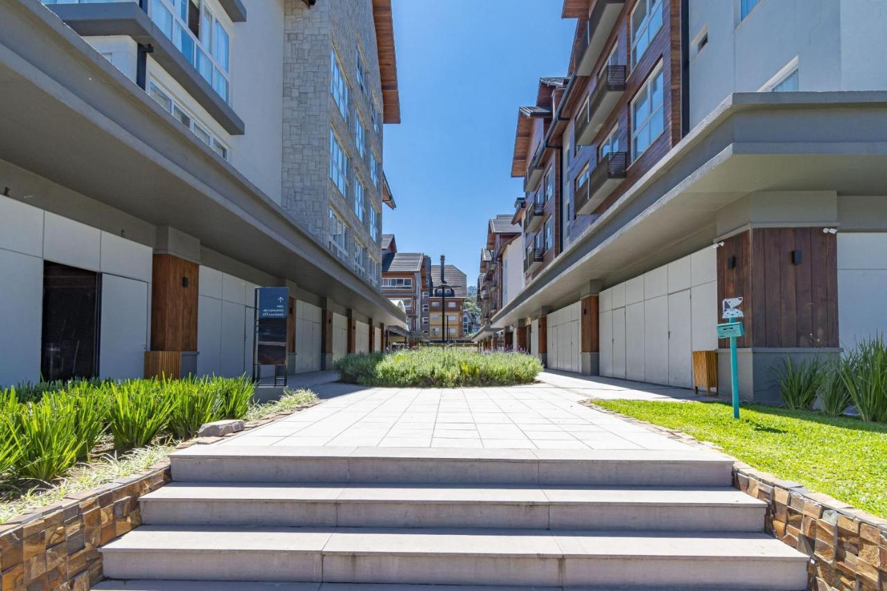 Rosa Edificio Boulevard